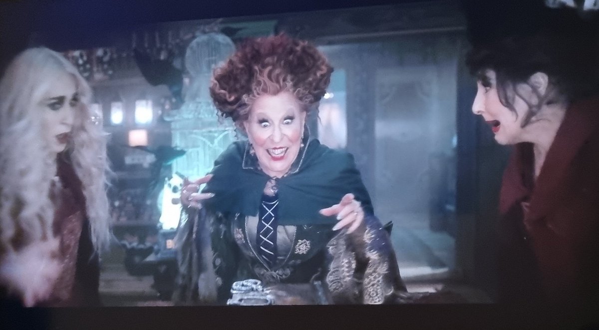 paintedelfie's tweet photo. Waited 30(0) yrs to see #TheSandersonSisters #HocusPocus2 Awesome... love love loved it #AmokAmokAmok 
@DisneyPlus 
#ExtraSceneAtTheEndOfTitles https://t.co/FOlBPghIN8
