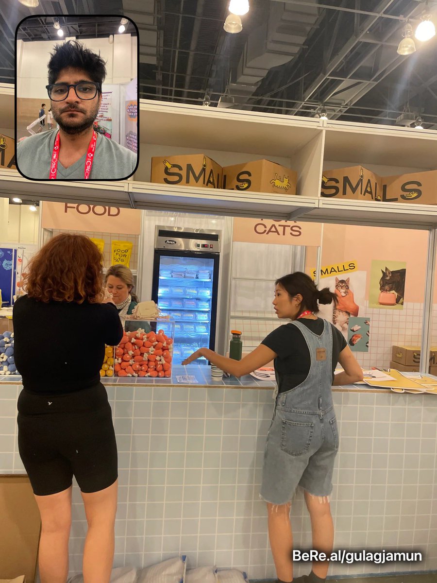 Excited to rep <a href="/smallsforcats/">Smalls</a> at <a href="/CatConWorldwide/">CatConWorldwide</a>! Come say hi!