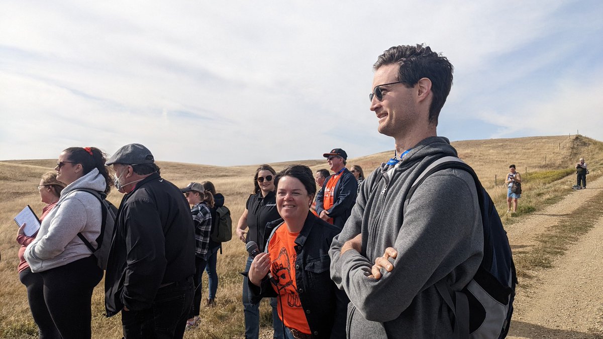 JessikaGuse's tweet photo. #CFWF22 Tour day โ
Pretty cool things taking place in south Sask. ๐
From #LoyaltotheSoil w' regenerative ag practices ๐ฉ To prairie & tame forage grazing ๐ฎ and then a tour of processing facility & terminal ๐พ๐
#WestCdnAg #CdnAg #SaskAg #skag https://t.co/n9xOjOf1Fp
