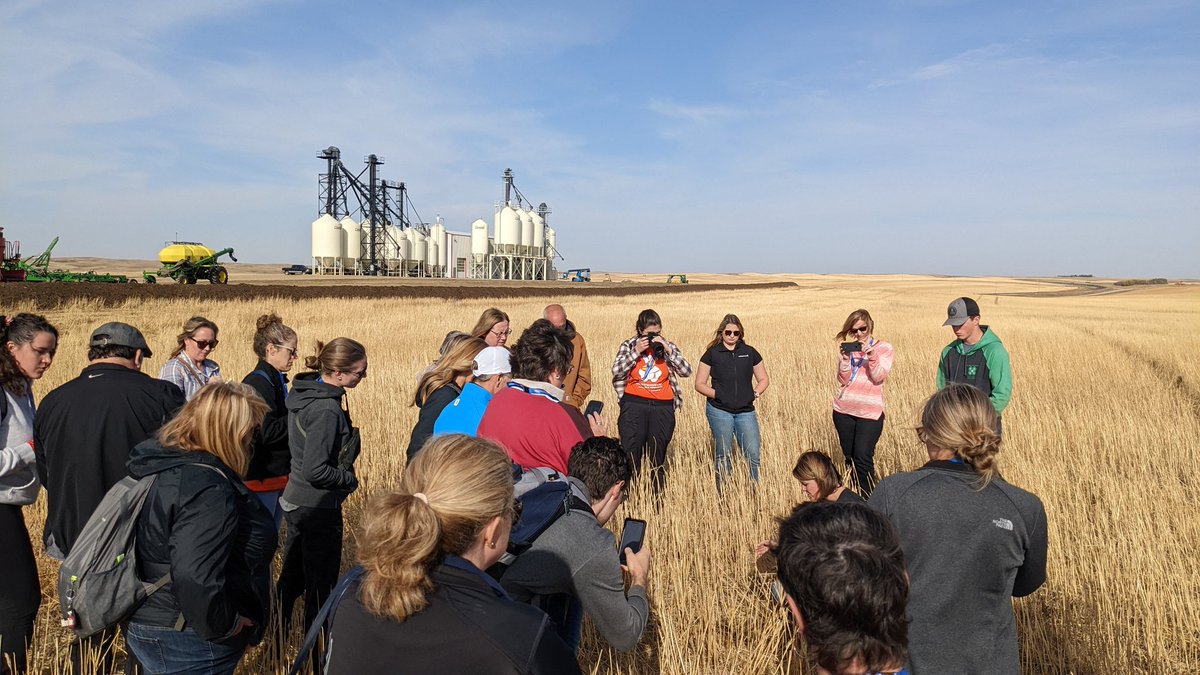 JessikaGuse's tweet photo. #CFWF22 Tour day โ
Pretty cool things taking place in south Sask. ๐
From #LoyaltotheSoil w' regenerative ag practices ๐ฉ To prairie & tame forage grazing ๐ฎ and then a tour of processing facility & terminal ๐พ๐
#WestCdnAg #CdnAg #SaskAg #skag https://t.co/n9xOjOf1Fp