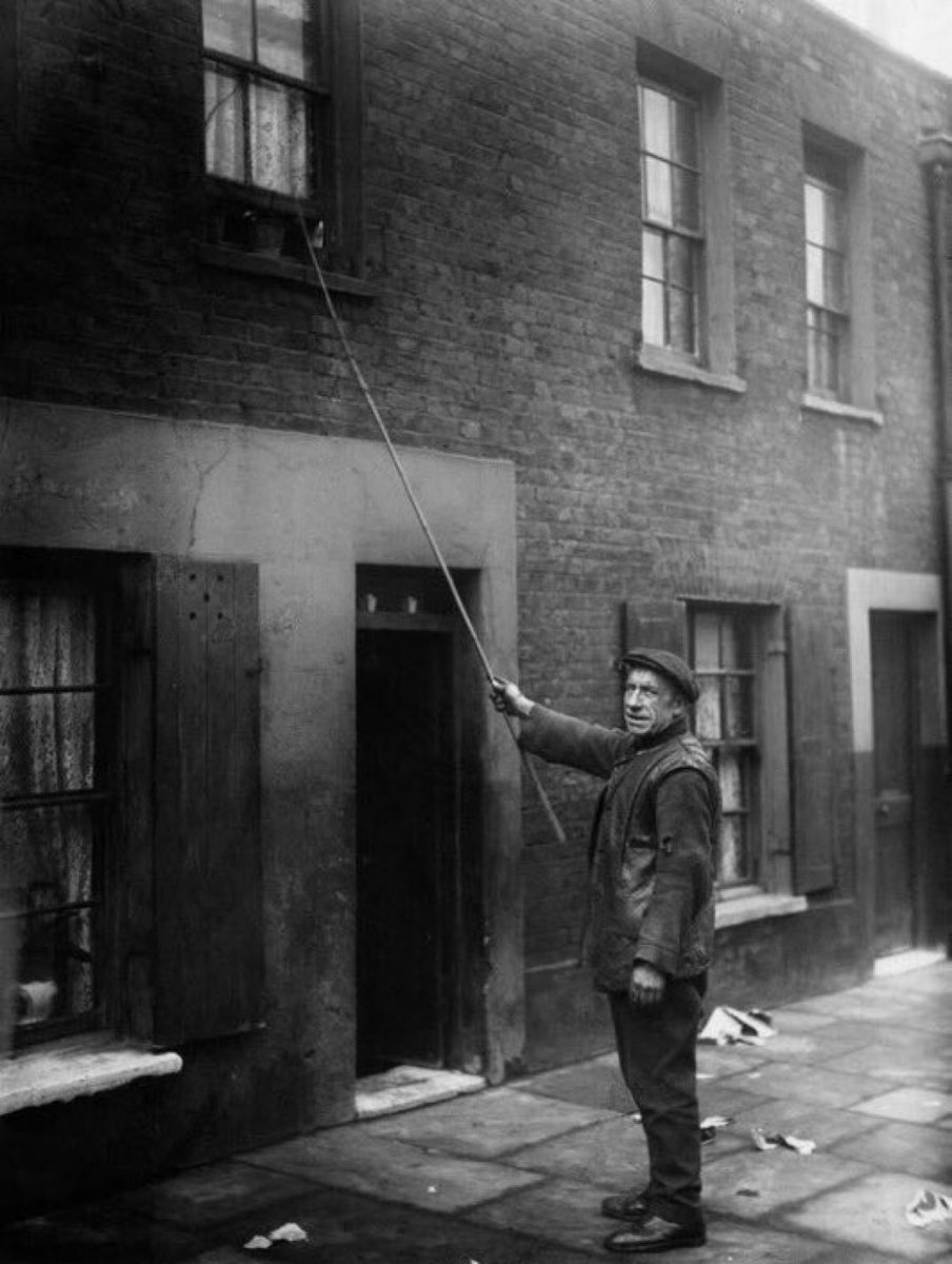 ValaAfshar's tweet photo. Before alarm clocks were invented, people would be hired to wake you by knocking on your window at a certain time of day. The profession lasted until the 1920s. https://t.co/3SsP1GSfQU