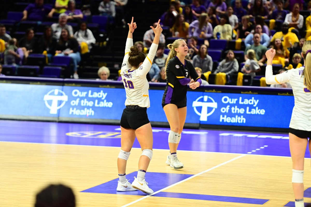 lsuvolleyball's tweet photo. Set Two Vibes 🪄 https://t.co/AVp03BELXh