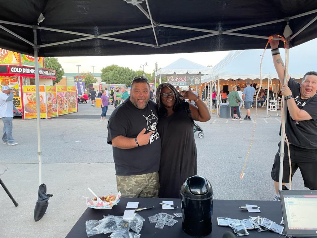 edgetulsa's tweet photo. Slater is having a blast out at the @tulsastatefair with the #edgefamily. This is just the start of #11daysofawesome. Bring the family out to enjoy the rides, food, music and other great activities. A great night to make unforgettable memories. https://t.co/2D7oKF7n0F
