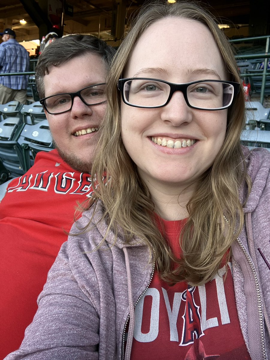 Jsizzle2494's tweet photo. Let’s go angels!! #GoHalos https://t.co/sn1pAYpDC9
