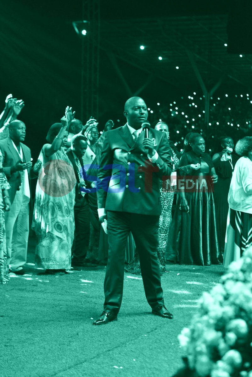 SaltTvUganda's tweet photo. HAPPENING NOW : Omusumba Bujjingo leero mu kusaba e Kololo mu kisaawe abagambye bawaniike wagulu touch zabwe nga bwe basaba #independencenight2022 #SaltFmUpdates https://t.co/KUezYabQqx