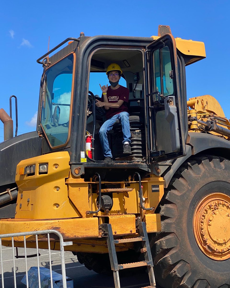 WindwardCTE's tweet photo. Windward HS Ss experienced & learned about various career opportunities at the Construction Career Day! #windwardcte @kailua_high @OlomanaS #kalaheo #castle #kahuku https://t.co/qkmvEx5TVL