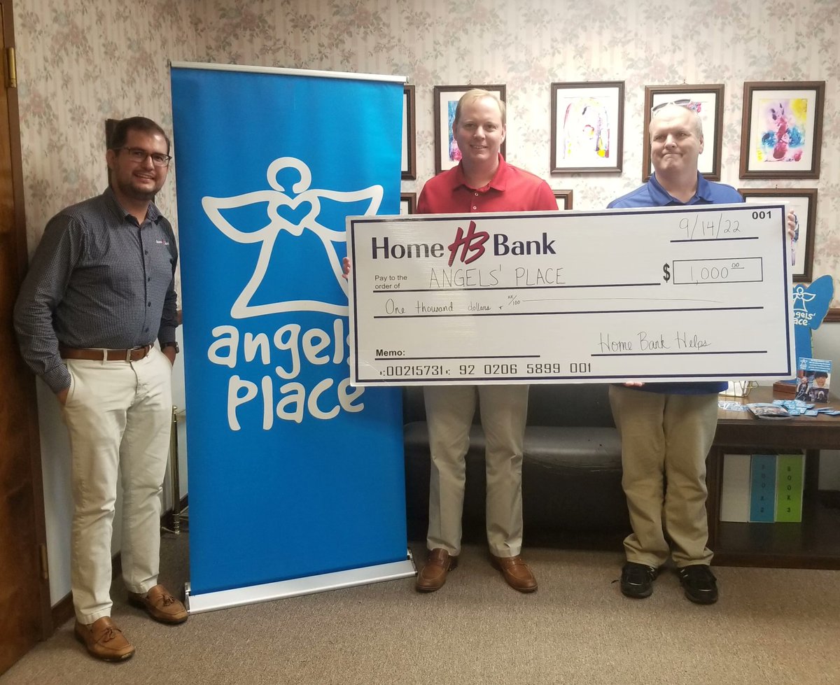 AngelsPlaceInc's tweet photo. HUGE THANKS to #HomeBank! We received a grant for $1000 from their Helps Program to help us help our kids 😇💙
Pictured with #AngelsPlace Director, Mark Firmin are Adam Smith & Paul Domingue from the Northshore branch.
#ChildrensCharity #respitecare #supportservices #thankyou https://t.co/E3QnxYDMI4