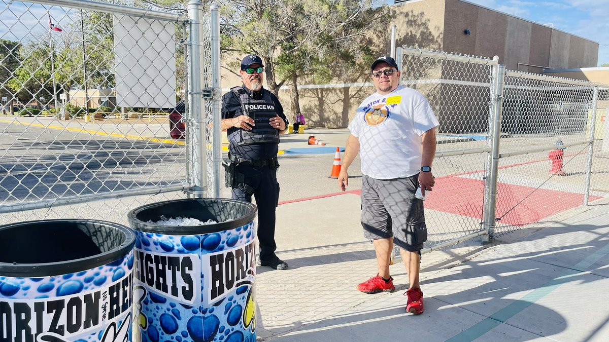 AGuerrero_HHES's tweet image. Parent Walk Day was smooth and organized thanks to our amazing Parent Volunteers &amp;amp; WatchDog Dads!! 🐝✨🐾  #WalkDay #WatchDogDads #OnlyAtTheHeights #bethelight #ParentVolunteers
