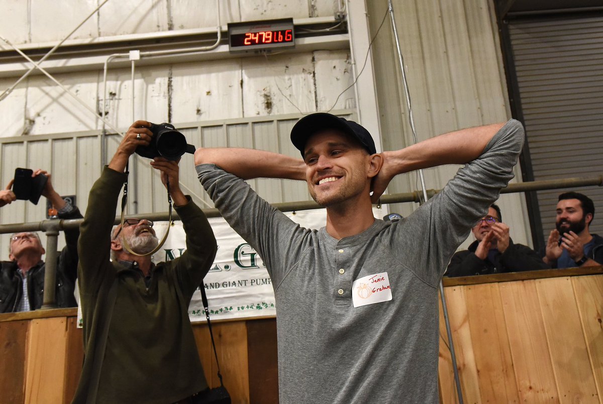 PHBPHOTO's tweet photo. Jamie Graham of Tyngsboro with his Topsfield Fair record breaking pumpkin. @salemnews @CarolineEnos https://t.co/bTW1wIPs8J