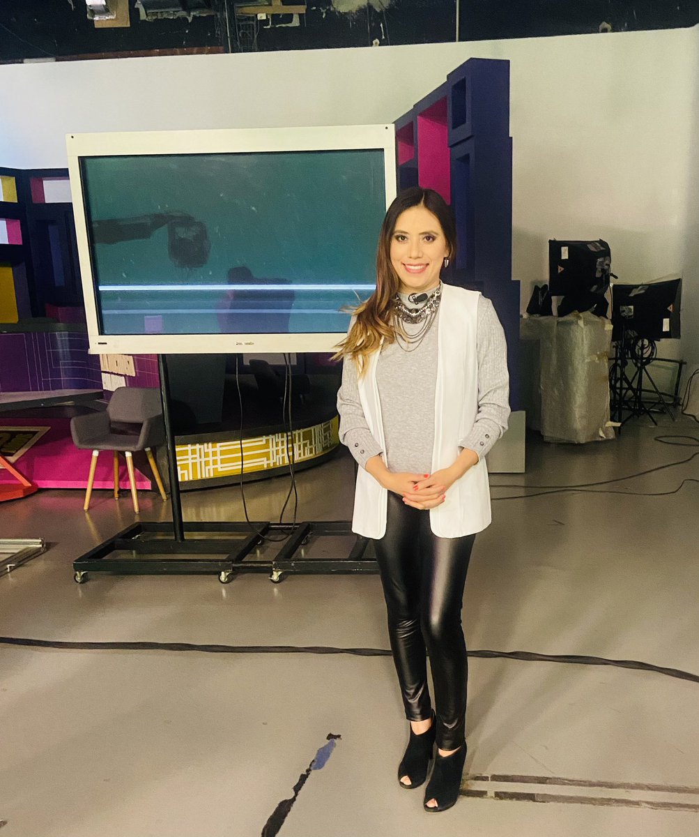KarenCiencia's tweet photo. Ya comenzó #Noticias22 y es #ViernesDeCiencia y #ViernesDeCarteleraCultural. Hoy hablaré de cáncer de mama con el doctor Alfredo Hidalgo @alfhidalgom del @INMEGEN #ProyectoEVA @N22Digital @Canal22 https://t.co/VdGb29gcXQ