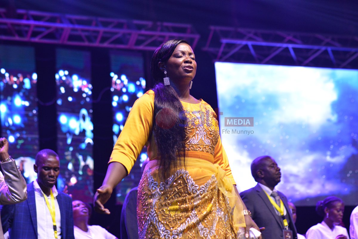SaltTvUganda's tweet photo. Susan Makula Bujjingo mu Independence night 2022 e Kololo mu kisaawe nga awayo ensonga ze e ri Mukama #IndependenceNight #SaltTvUpdates https://t.co/yPnYd3O7yh