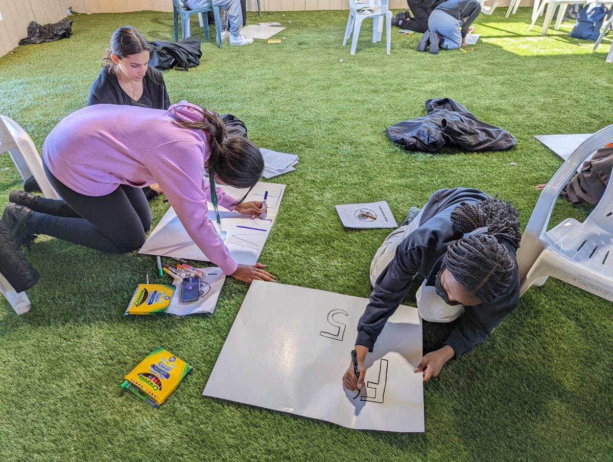 FMMtweets's tweet photo. 1/2πΉGreat Team-Building as our Student Leaders prepared for our upcoming Gr9 Camp DayπΉThanks to our @FMMSAC & @FMMPeerMentors for being so awesome & for Mr Ambida for his coordination!
#magicnation #wethemagic #theFMMdifference #studentengagement @robinsonwek3 @MrDeFreitasFMM https://t.co/hO9lxK8aFT