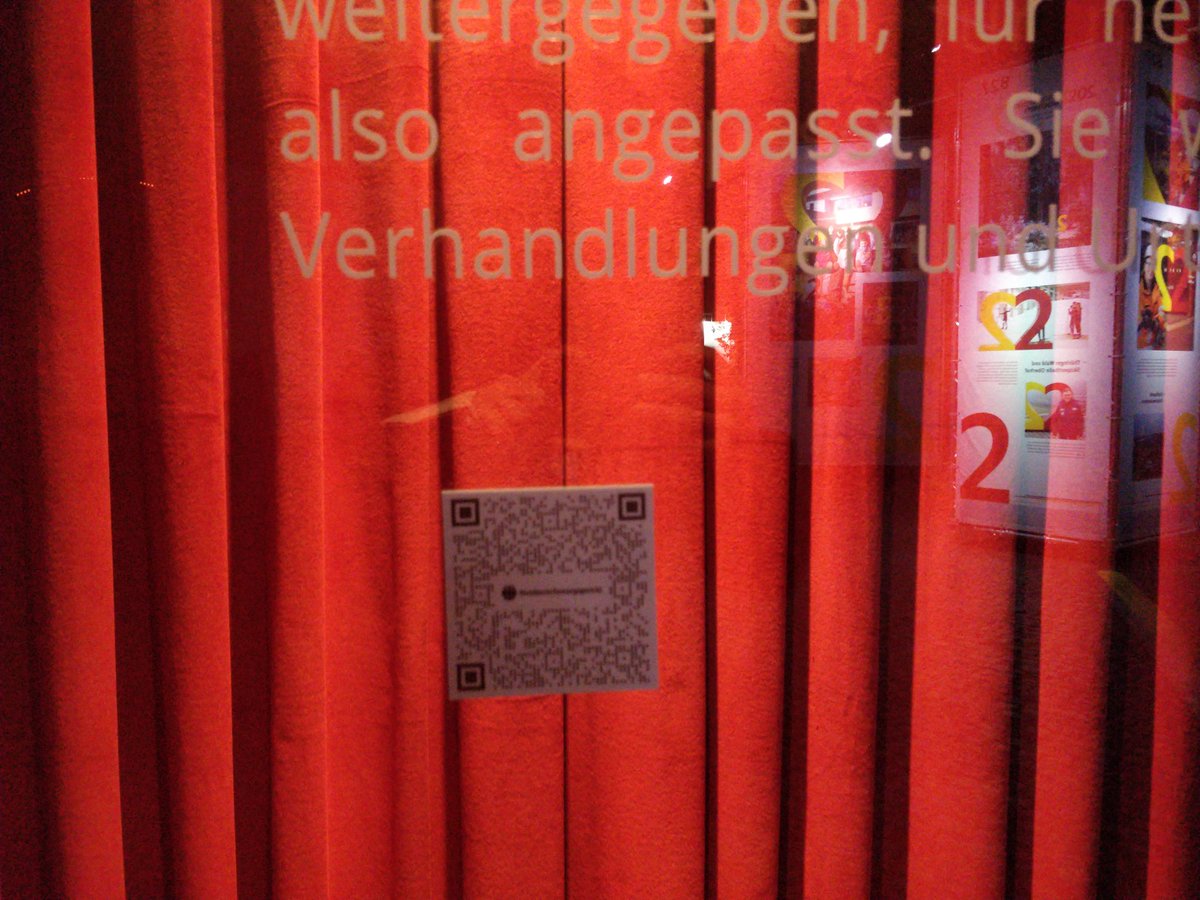 Wo kann ich denn Klage gegen das Bundesverfassungsgericht <a href="/BVerfG/">BVerfG</a> aufgrund von schief angebrachten Plaketten einreichen?

#TagderDeutschenEinheit in #Erfurt