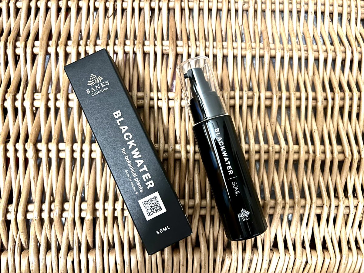 hananoringo's tweet photo. 観葉植物用に
ちょっといい活力剤買ってみた
ホントはミストスプレーだけ買うつもりだったけどね
ついついね
とりあえず家中の観葉植物に与えてみて経過観察します
誰か使ってる人いるかなぁ?
どう?
もちろん庭の植物にも使えます🪴
#ブラックウォーター
#bankscollection
#観葉植物 https://t.co/WwZxDRIO84