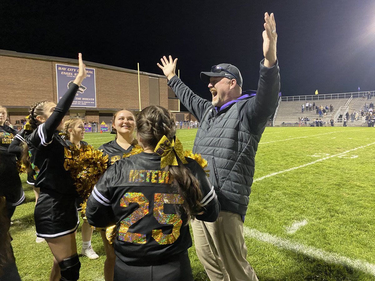 Holy smokes! ⁦<a href="/BayCityCentral/">Bay City Central</a>⁩ is about to knock off No. 2 Mount Pleasant 22-21!