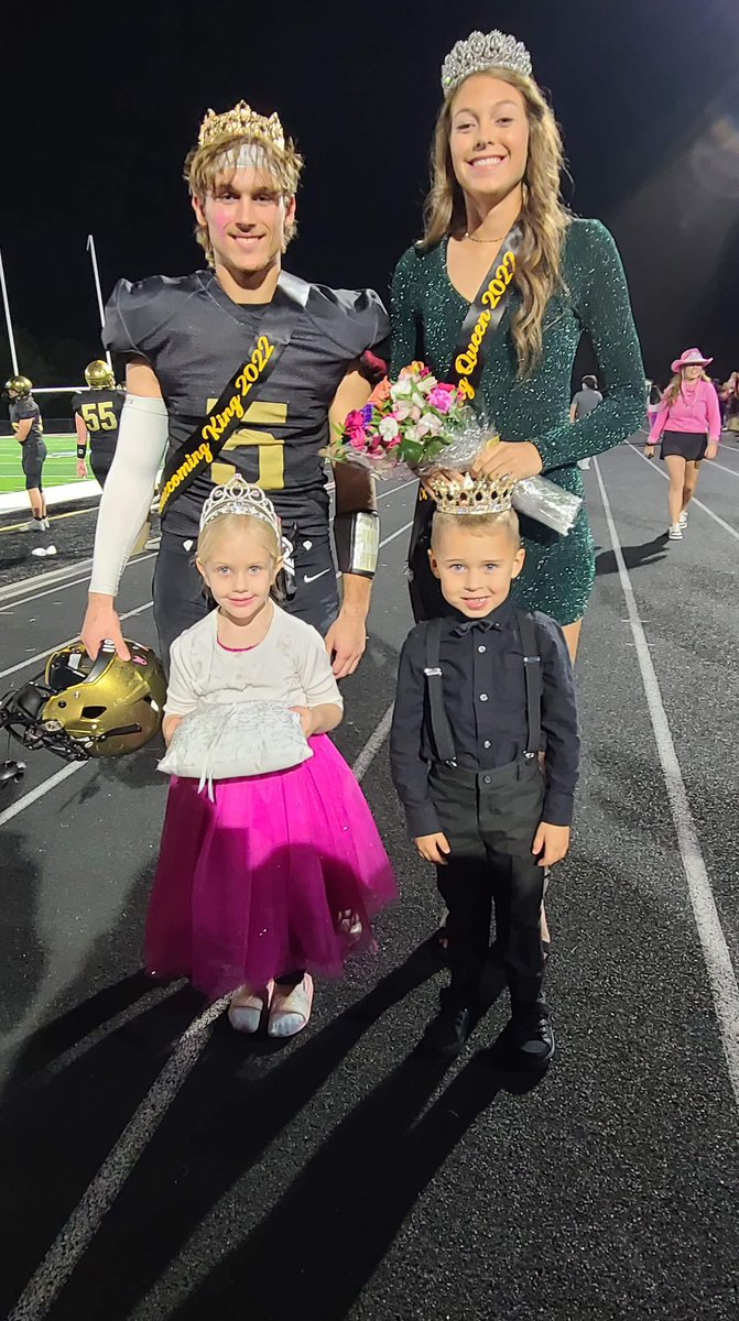 JNS417's tweet photo. Raegan McCowan and Jacoby Fultz were named 2022 Homecoming King and Queen at halftime of Friday’s game against Glendale. Honorary escorts were Devyn Hutton (left) and Logan Knight (right). https://t.co/2acizhNkWg