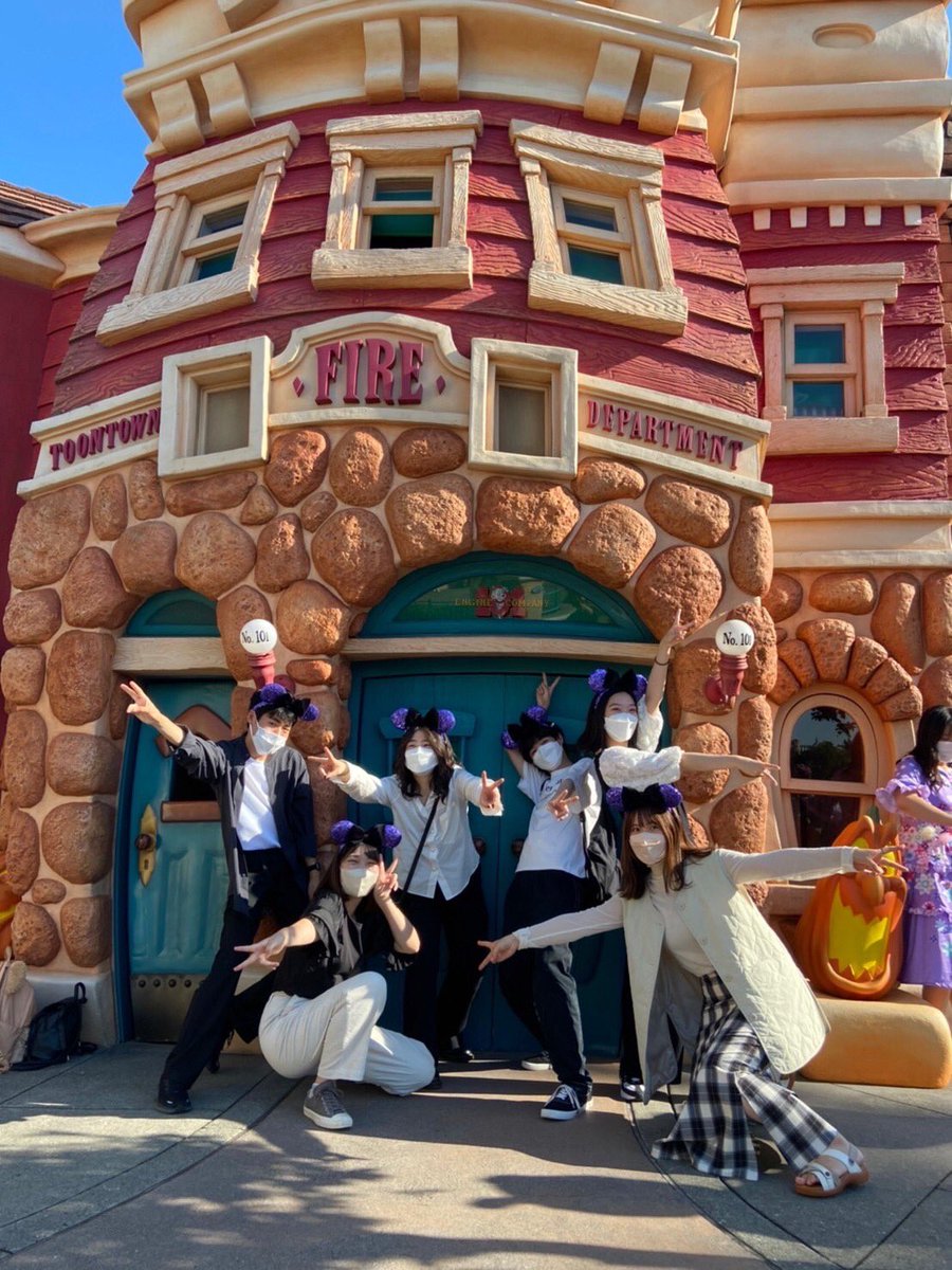 ✨🏰うるうディズニー🐭🖤 みなさんこんにちはっ！！！ 結成してとうとう1年だねぇえおめでとうあーしたち🥳 スプラッシュマウンテンでハモる試みをするヤンキームーブしてできませんでした！修行しやすっ😎 また行きたいね♡ではでは！ #ラルブル #ディズニー