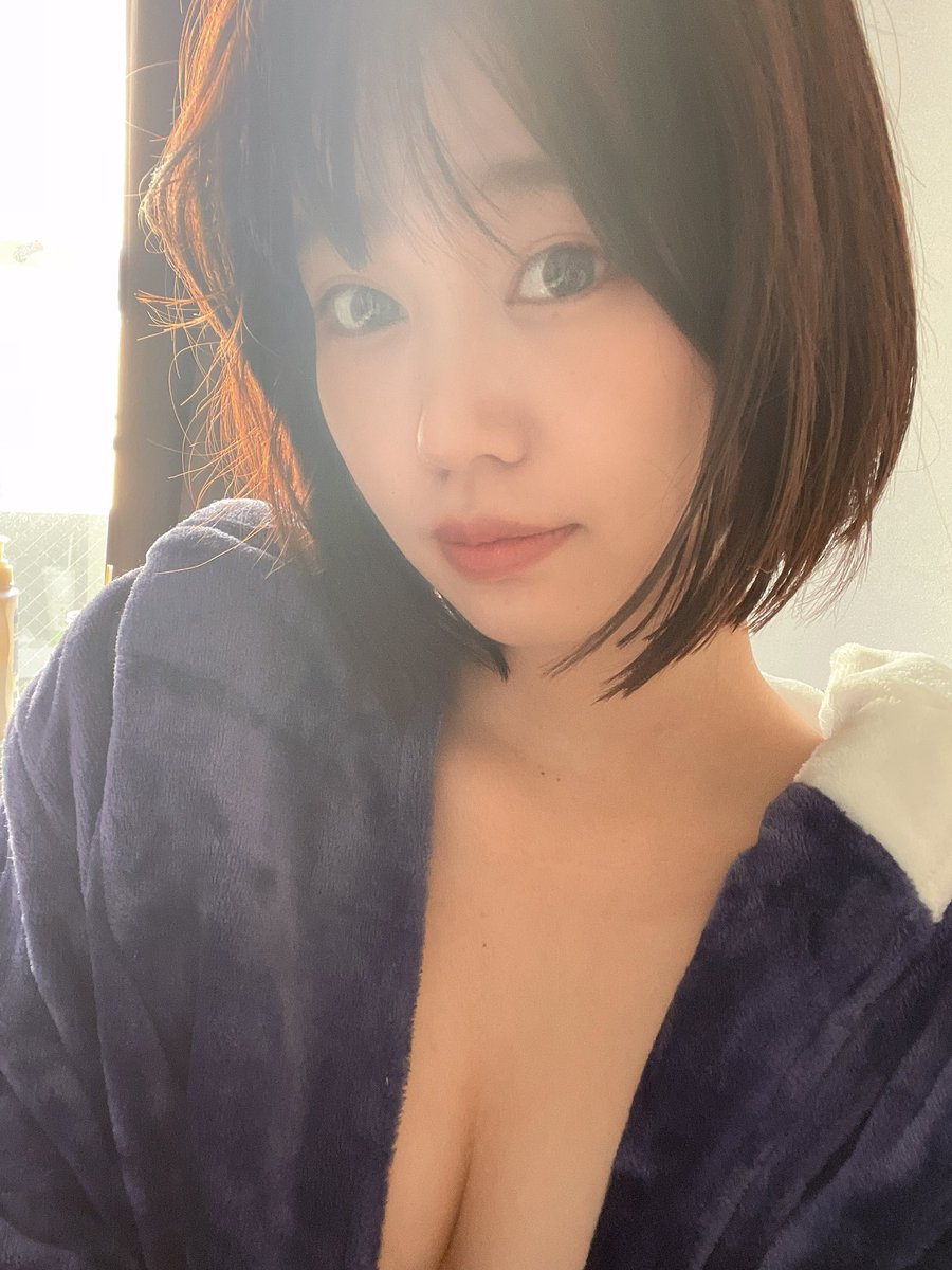 おはよう〜
今日から10月！！寝起きすぎて寝癖ついてるまえみなです。笑

デビュー作はこちらです❣️
みんな見てね今月だよ〜🥺
https://t.co/7gX12eqMrG https://t.co/3ptfwAiMVv