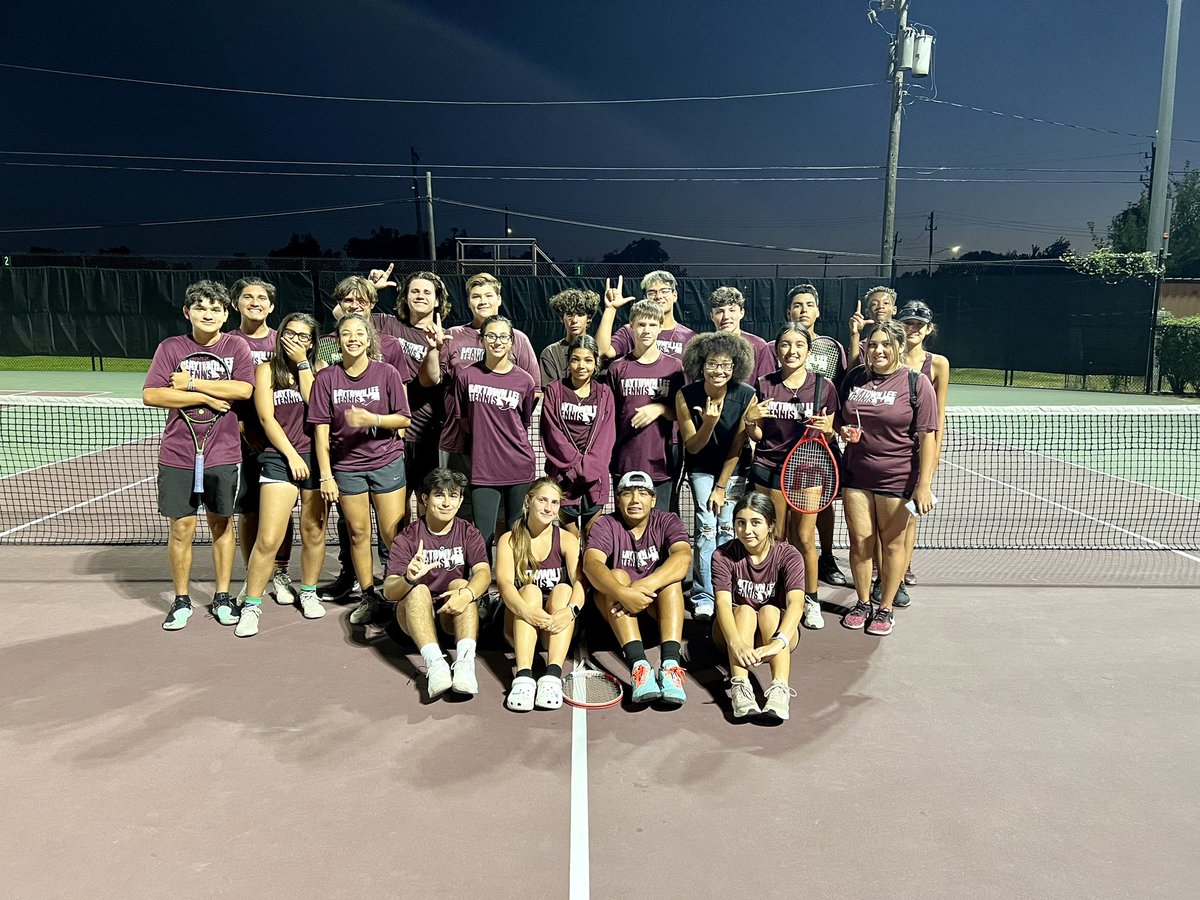 A very successful night on the win over Crosby 17-2, Also our senior night was a success best season we had in years very proud of y’all guys keep it up  #gccisd #giants #baytownlee