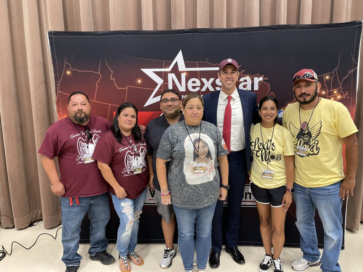 kimrubio21's tweet photo. Beto stands with Uvalde https://t.co/PE1IK8MpJp