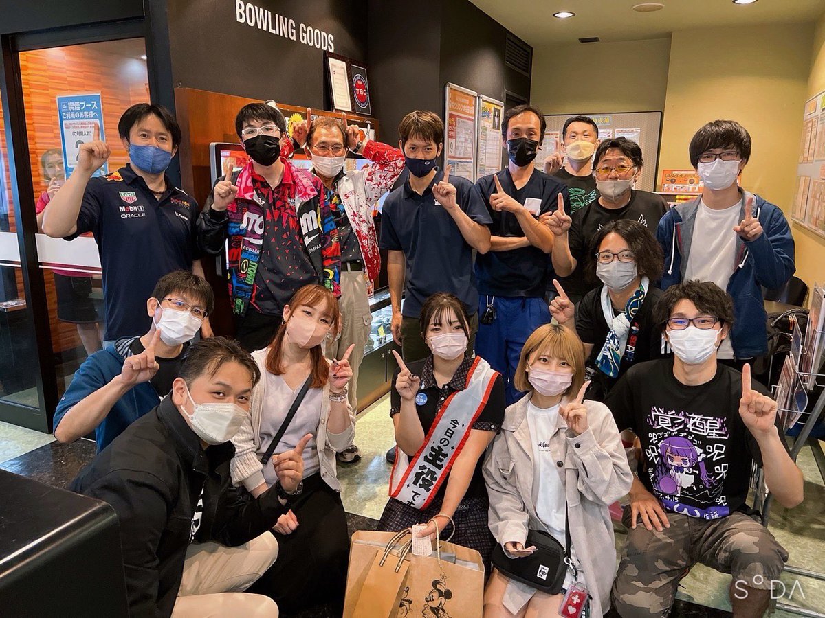 M_K_330's tweet photo. 伝えたいことは昨日泣きながらみんなに
伝えた！悔いなし！！！
たくさん成長させてくれたみんなに
感謝です！！だいすき！！🧸❤️

プレゼント持ちきれなくて後輩くんとボウラーさんを荷物持ちにしたのはここだけの話ですよ！！秘密だよ！！ https://t.co/R6Ot9cdrXk