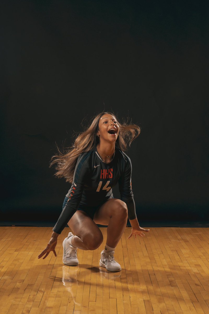 HHSRaidersVball's tweet photo. Count down to senior night: part 2 🫶🏻

🗓️October 4th
🤜🏻West Side 
⏱️7:00 

Presenting to you: @jocabedbarron. Our adored OH who is a clutch player and fighter. Battling an injury- but doesn’t hold back. We love her drive, her aggression and her jokes 😜 https://t.co/kcCPcqpWIx