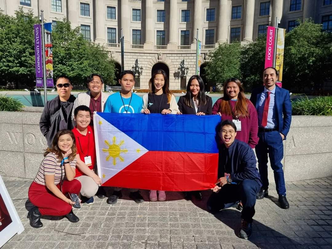 elmereimagine's tweet photo. Brought our three stars and a sun flag π΅π to the land of the star-spangled banner! πΊπΈ
Meet some of the awesome Filipinos / @eaphilippines_ members present at #EAGlobal Washington DC!
#PhilippinesRepresent #EAGWashingtonDC #EffectiveAltruism #EffectiveAltruismPH https://t.co/QJVw0EbKl7