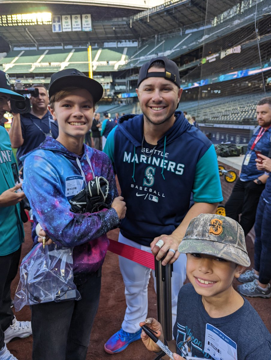 #SeaUsRise    Play Ball for Playoff Ball!!  ..and Thanks Ty France for the autographs!  Go #Mariners!!