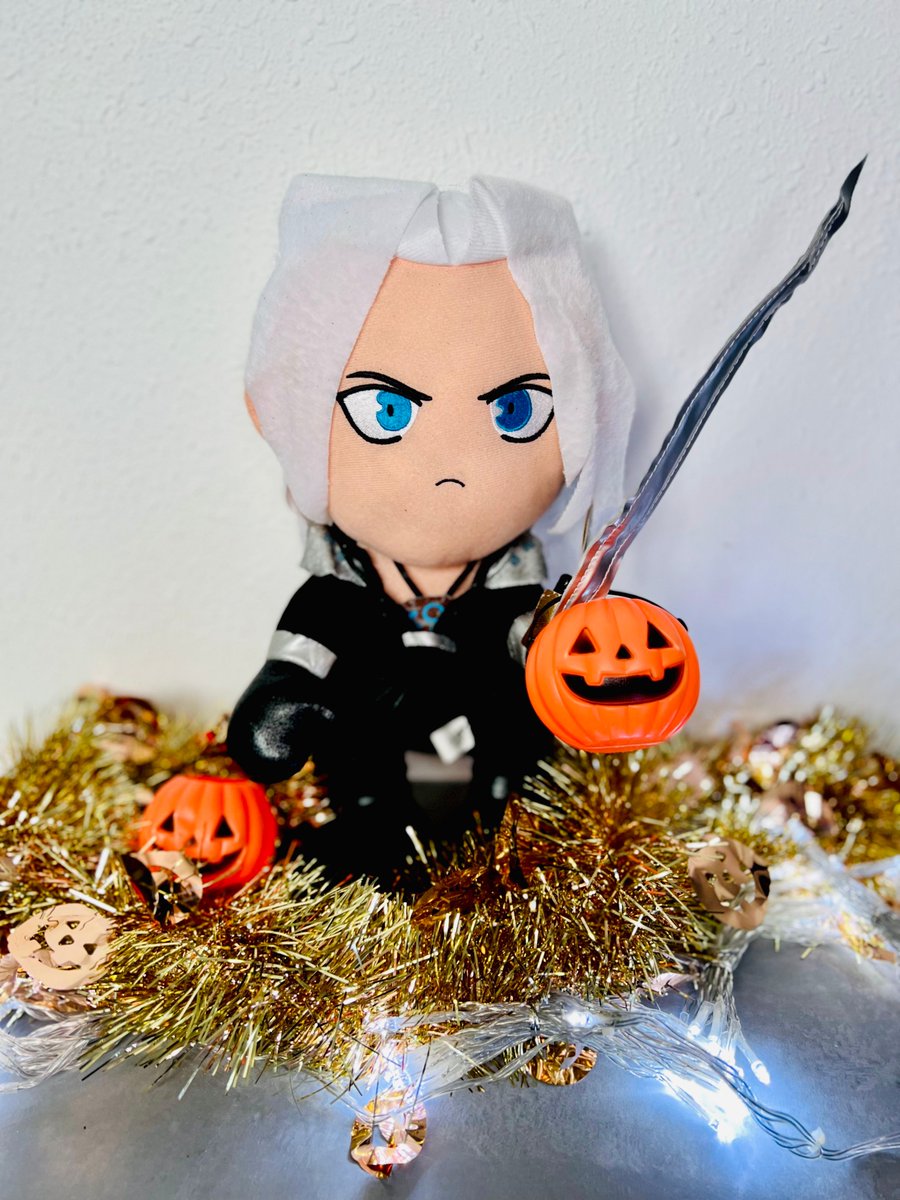 ChibiSepphy's tweet photo. do you have a #sephiroth plushie?
or perhaps you are a #plushiroth or #chibiroth yourself?
then you must have heard it... the call for #blazon_sephiroth!
Grumpy Grandpa Sephiroth is here again, to reunion with his brothers and kith and kin, to be cute and cause chaos! https://t.co/tGDX8HVhfq