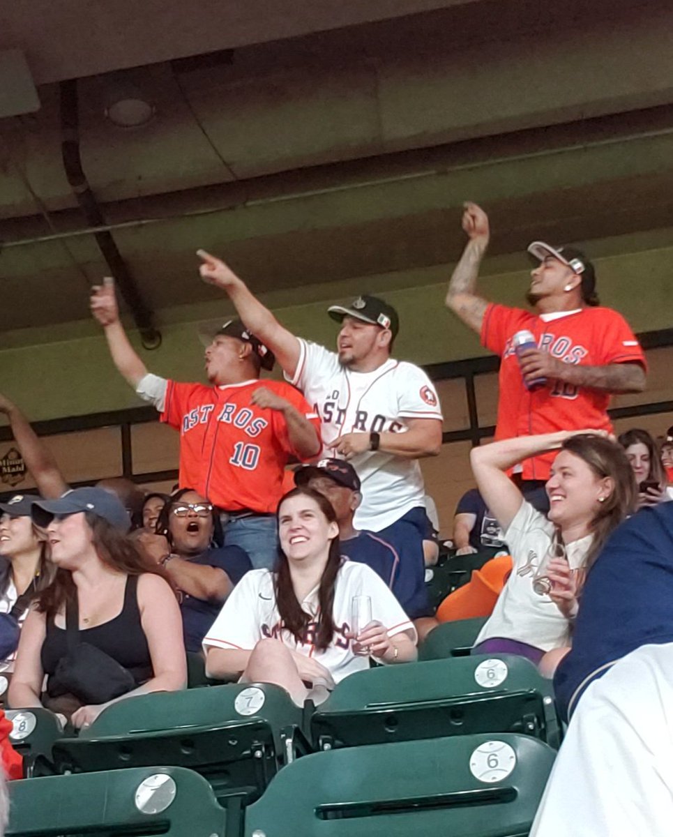ranger_rick10's tweet photo. Losers starting the wave, not watching the game! @wavebustersHOU https://t.co/RdEDOGhZmC