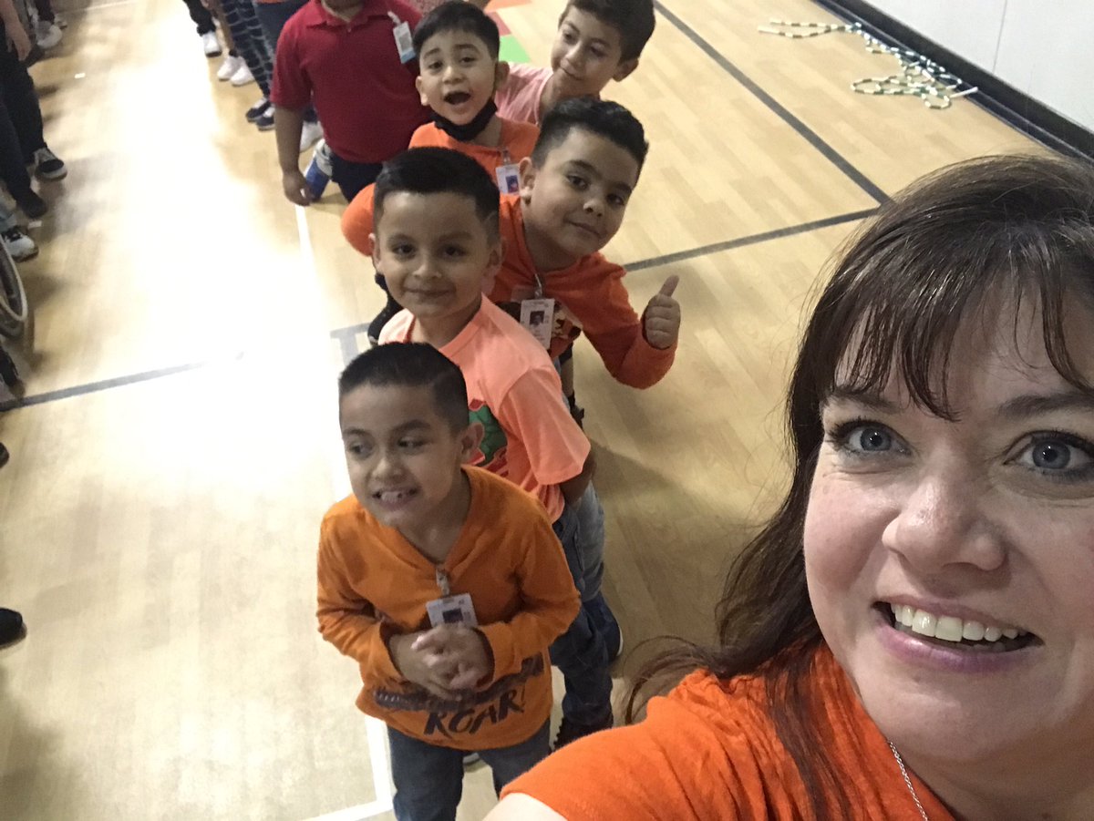 Love the fun of #OrangeShirtDay <a href="/JHaleyBulldogs/">John Haley Elementary</a> #happycolor <a href="/Laubscr/">Mrs. L. Benavides ✏️</a>
