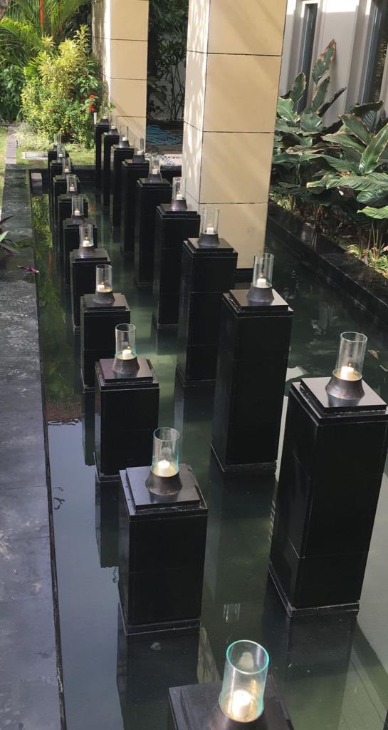 Hari ini, Konsulat Jenderal memperingati Bom Bali 2005 dimana 20 orang meninggal, termasuk 4 warga Australia. Setiap tahun kami meletakkan karangan bunga sebagai tanda kenangan di Taman Peringatan kami di Konsulat Jenderal.