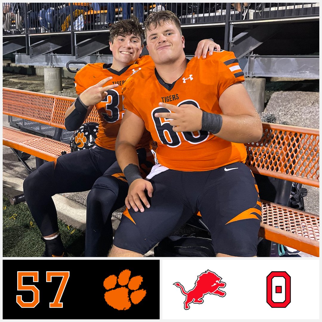 All smiles in Lawrenceburg tonight as the Tigers MAUL the Lions!

#STW #FNL2022 #LBURGvsRVILLE
