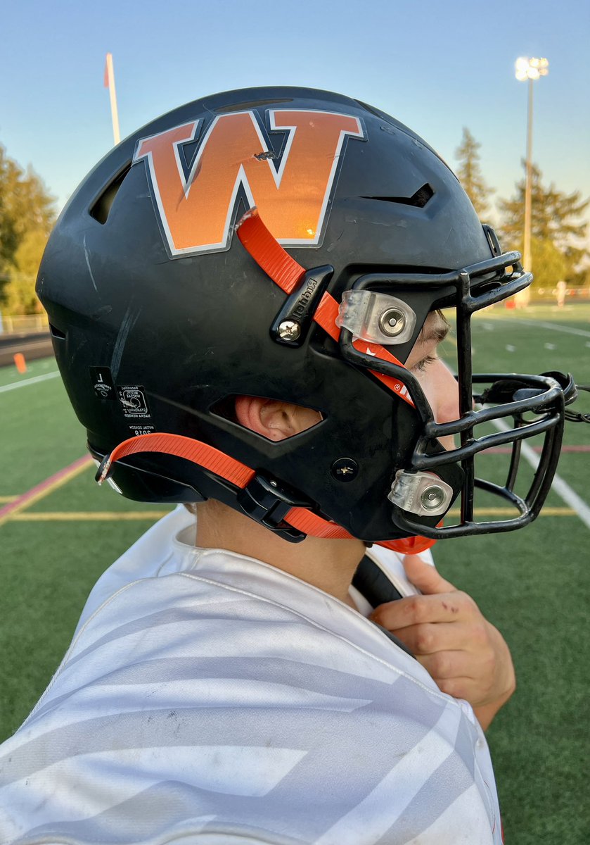 Devin_Eskew's tweet photo. Perfect fall night for some @fridaylights Our Big Game of the night is about to kick off. @RHSSpudderFB vs @Washougal_FB The helmet game is strong in #Spuddernation https://t.co/itHFPP0TL8