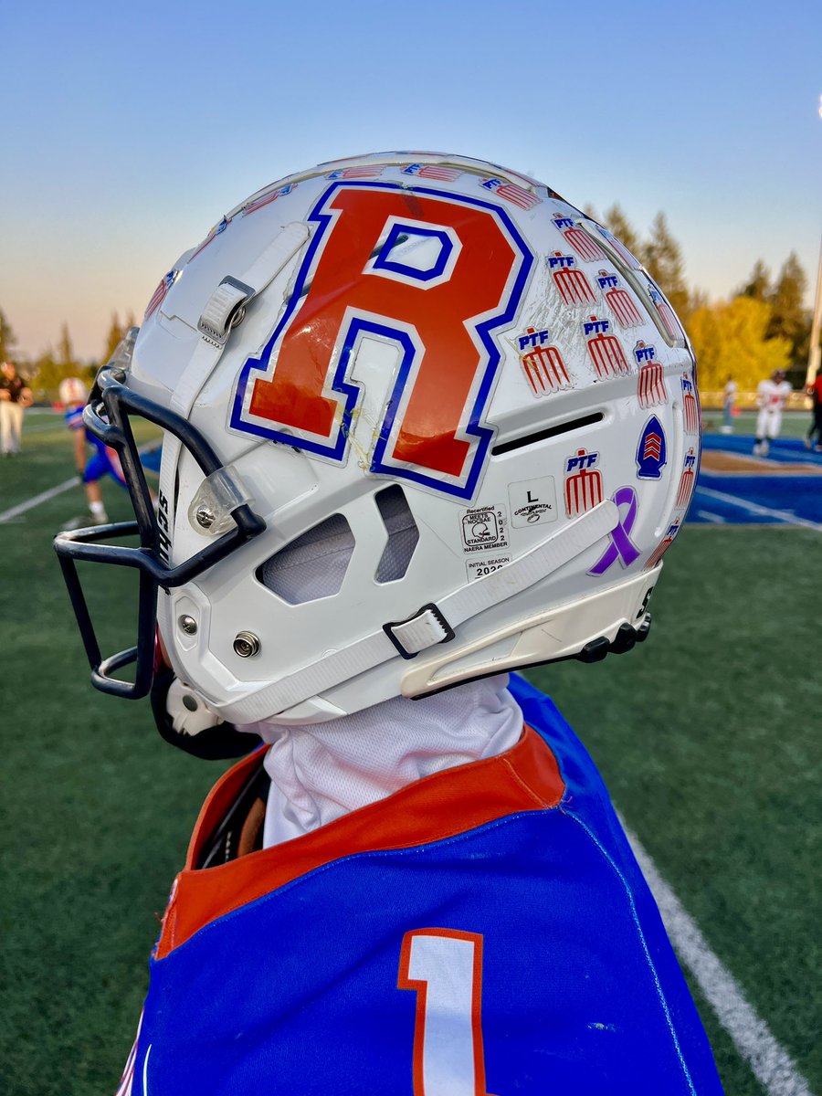 Devin_Eskew's tweet photo. Perfect fall night for some @fridaylights Our Big Game of the night is about to kick off. @RHSSpudderFB vs @Washougal_FB The helmet game is strong in #Spuddernation https://t.co/itHFPP0TL8