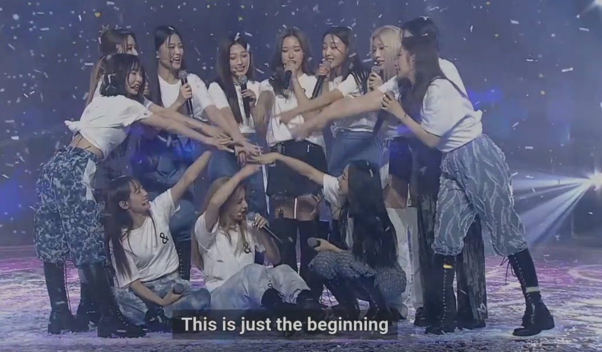 vvkhvivi's tweet photo. A giant thread of loona loving eachother 
🌟 #이달의소녀 https://t.co/vEP4MXov2U
