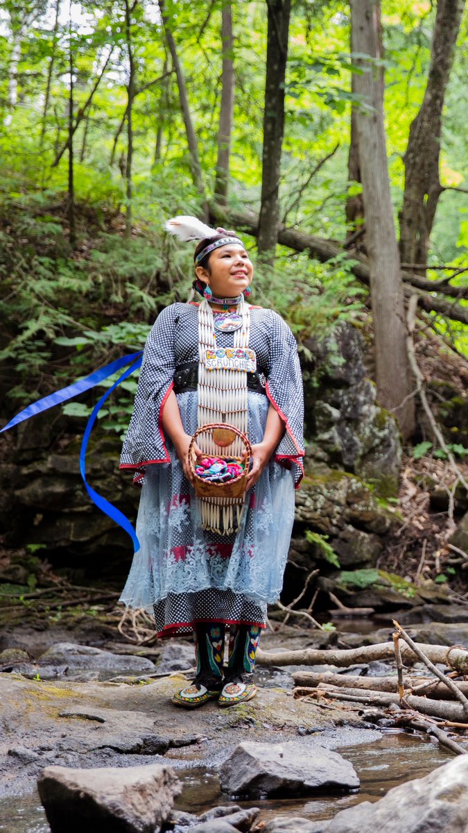 Raven Reads (@raven_reads) on Twitter photo Introducing our "Unbox Indigenous Voices" campaign! With the support of <a href="/RogersMediaPR/">Rogers Sports & Media PR</a> we have developed a beautiful national media campaign to highlight #Indigenous #artists, #authors, and #entrepreneurs.🧡
To learn more about the campaign, visit: ravenreads.org/pages/rogers-c… Introducing our "Unbox Indigenous Voices" campaign! With the support of <a href="/RogersMediaPR/">Rogers Sports & Media PR</a> we have developed a beautiful national media campaign to highlight #Indigenous #artists, #authors, and #entrepreneurs.🧡
To learn more about the campaign, visit: ravenreads.org/pages/rogers-c…