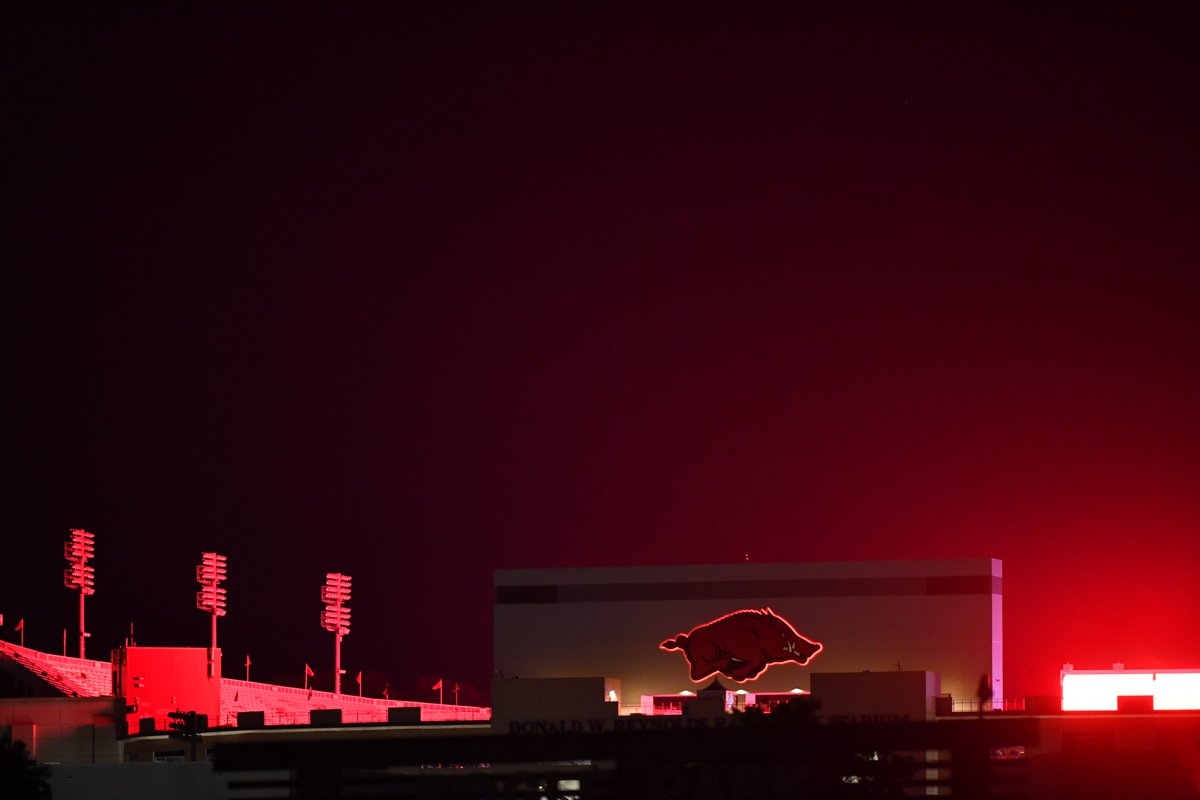 ArkRazorbacks's tweet photo. The glow before the storm https://t.co/FVQk9ESTvC
