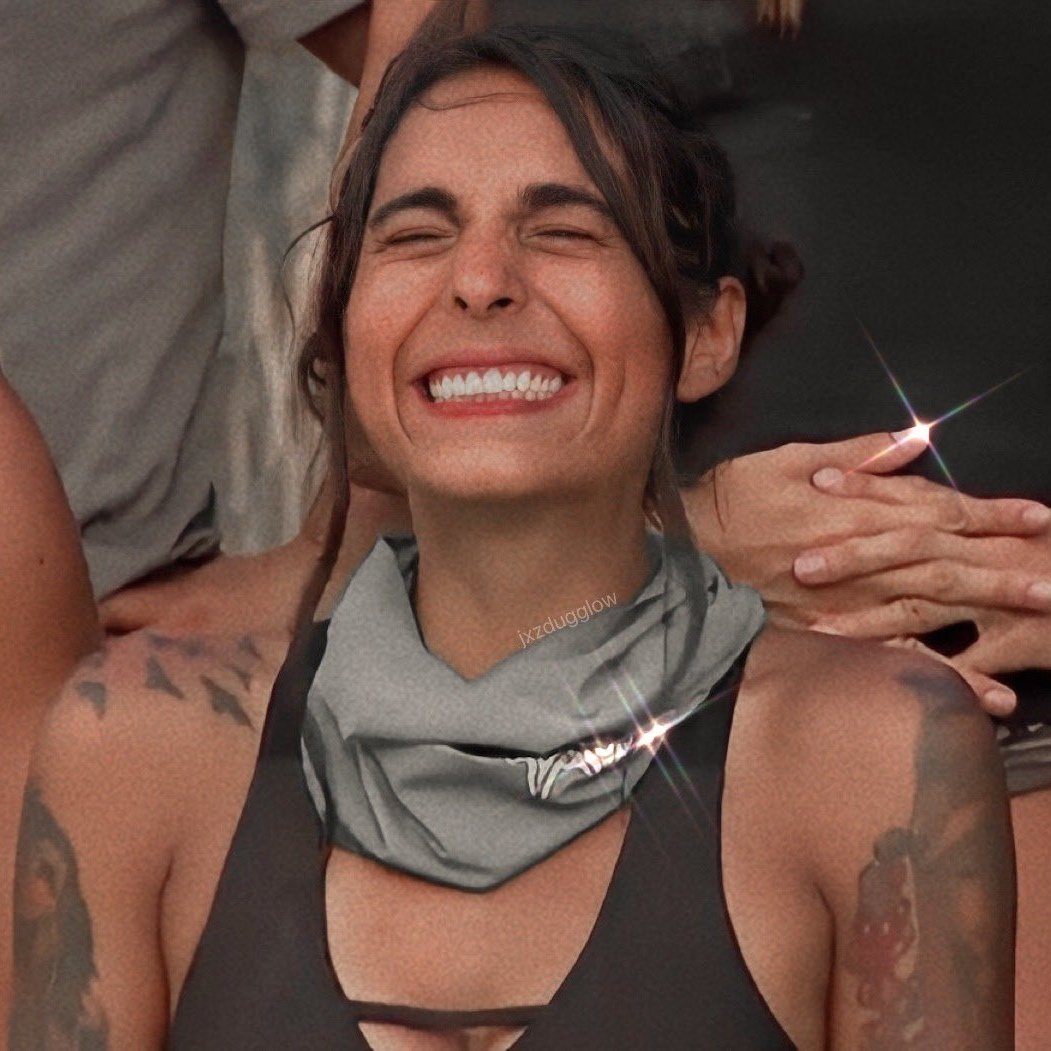 cesarmiyy's tweet photo. Hoy termina survivor y es buen momento para recordar a mi Tania Niebla T2, una verdadera survivor, bien lo dijo ella "yo era una carta que nadie veía, y solita me tenía que voltear para que alguien me viera" saliendo adelante solo, una guerrera. 💗 @nieblati #SurvivorGranFinal https://t.co/ZSMzS76oKD