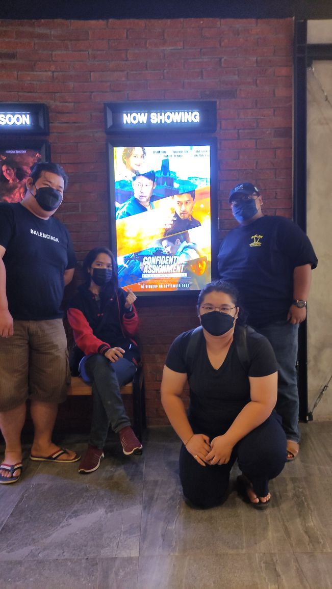 SONEpalembang's tweet photo. Sisa semalam kita SONE Palembang nonton #ConfindentialAssignment2 buat dukung mba #YOONA 😊 https://t.co/Sx7JhupUrQ