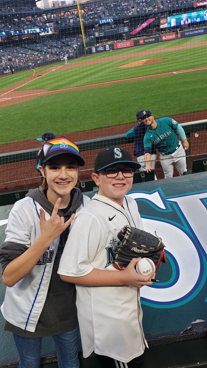 SeattleRallyKid's tweet photo. Let's go @logangilbert22! The @Mariners are gonna end the playoff drought tonight! Can't wait for the playoffs! Happy to see Ty France before the game too! #SeaUsRise #GoMariners https://t.co/MvaDDWdqRS