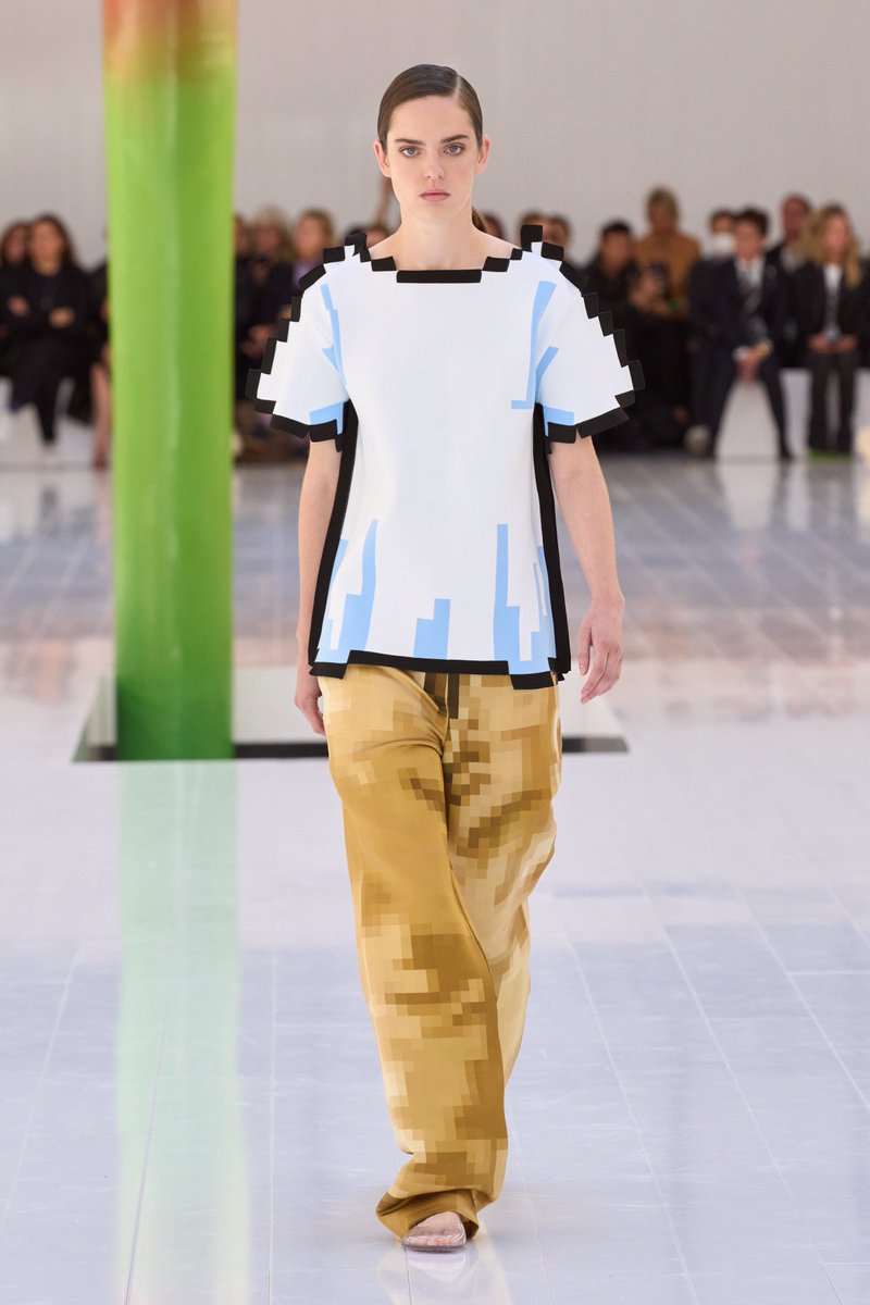 ロエベの新作“ピクセル服”が良すぎる「脳がバグる」「上半身8bit下半身