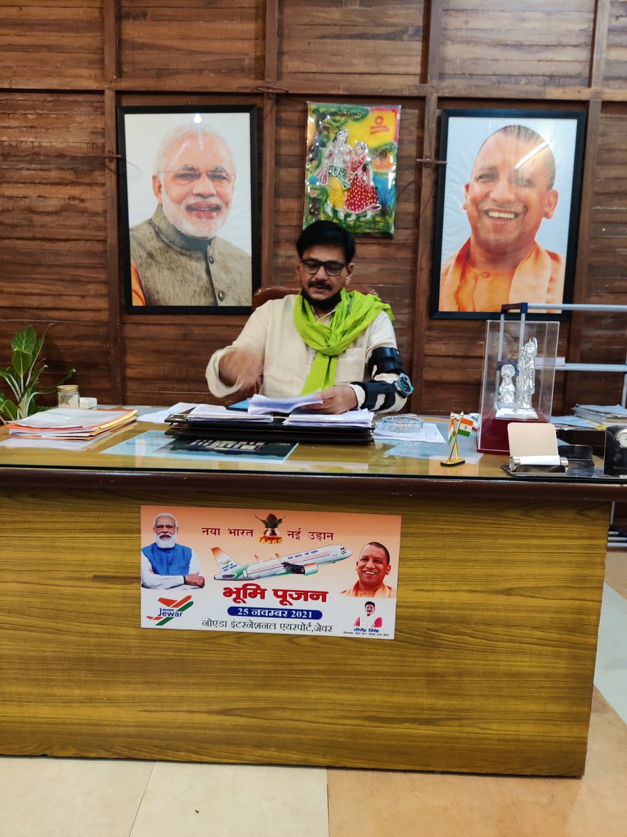 imneels_dleader's tweet photo. माननीय विधायक श्री @DhirendraGBN जी, जैसे हमारे घर का हिस्सा सा ही है, आज हमारी #AceCity #AOA टीम ने उनको अपनी सोसायटी में नवरात्र इवेंट में आने के लिए निमंत्रण दिया। आशा है, विधायक जी जो जनता की सेवा में विलीन रहते है, थोड़ा समय  निकालकर हमें भी उनकी सेवा का मौका देंगे।जयहिन्द। https://t.co/6MjNeqrUAG