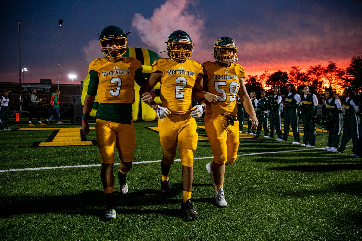 SholtenPhoto's tweet photo. Huntington gets the win over Riverside, 49-0. More photos posted at https://t.co/fzQQZpx4Qt https://t.co/66JloVmSaG