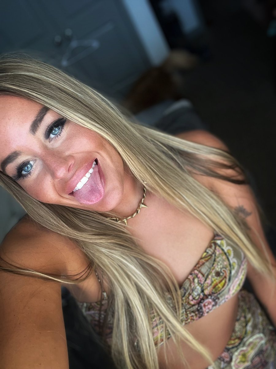 Mo_Bingham's tweet photo. Happy Friday from your favorite ho #LoveIsland #onlyfansusa #QOTD #morganbingham https://t.co/9xrzz8bpxd