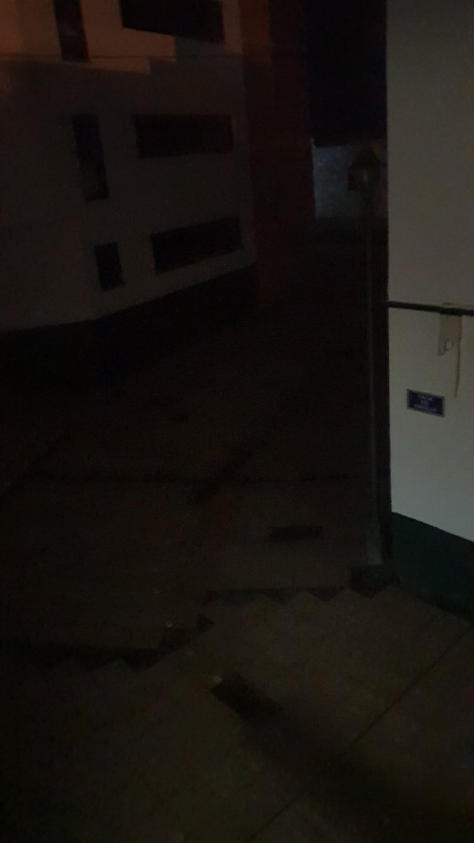 vecinosbajamar's tweet photo. 3 de la madrugada y seguimos sin luz¡!¡ en #Bajamar , alumbrado público no brilla , toca usar la linterna de los móviles,  gracias a que todos tenemos, lamentable.
@aytolalaguna_es @LuisYerayAlcald @EfficoServicios https://t.co/vggdxsuS1t