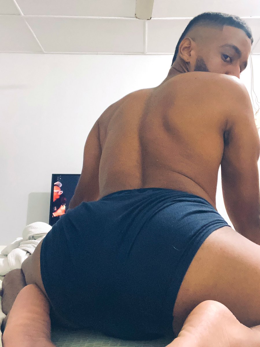 santiagoputico's tweet photo. Hoy es viernes, y uno sabe… #putico 😈🍑 https://t.co/z8ybANK8mR