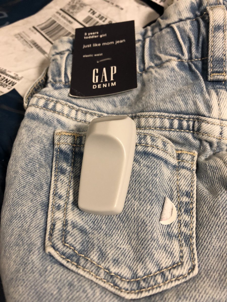 TipWard's tweet image. Hi @Gap y’all forgot to take the censor off my toddler’s pants