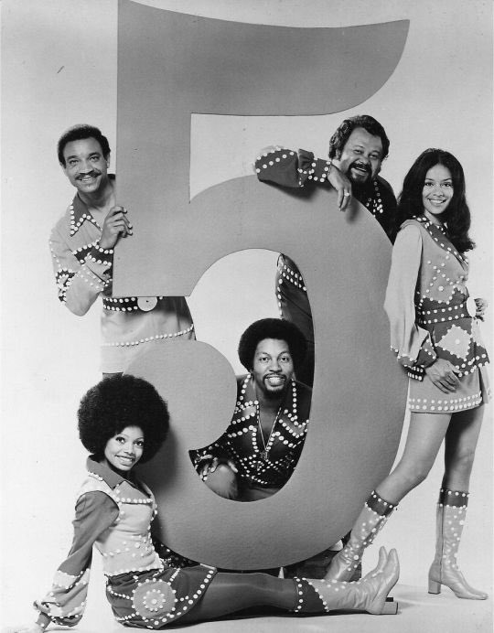 Happy Birthday to Marilyn McCoo . 