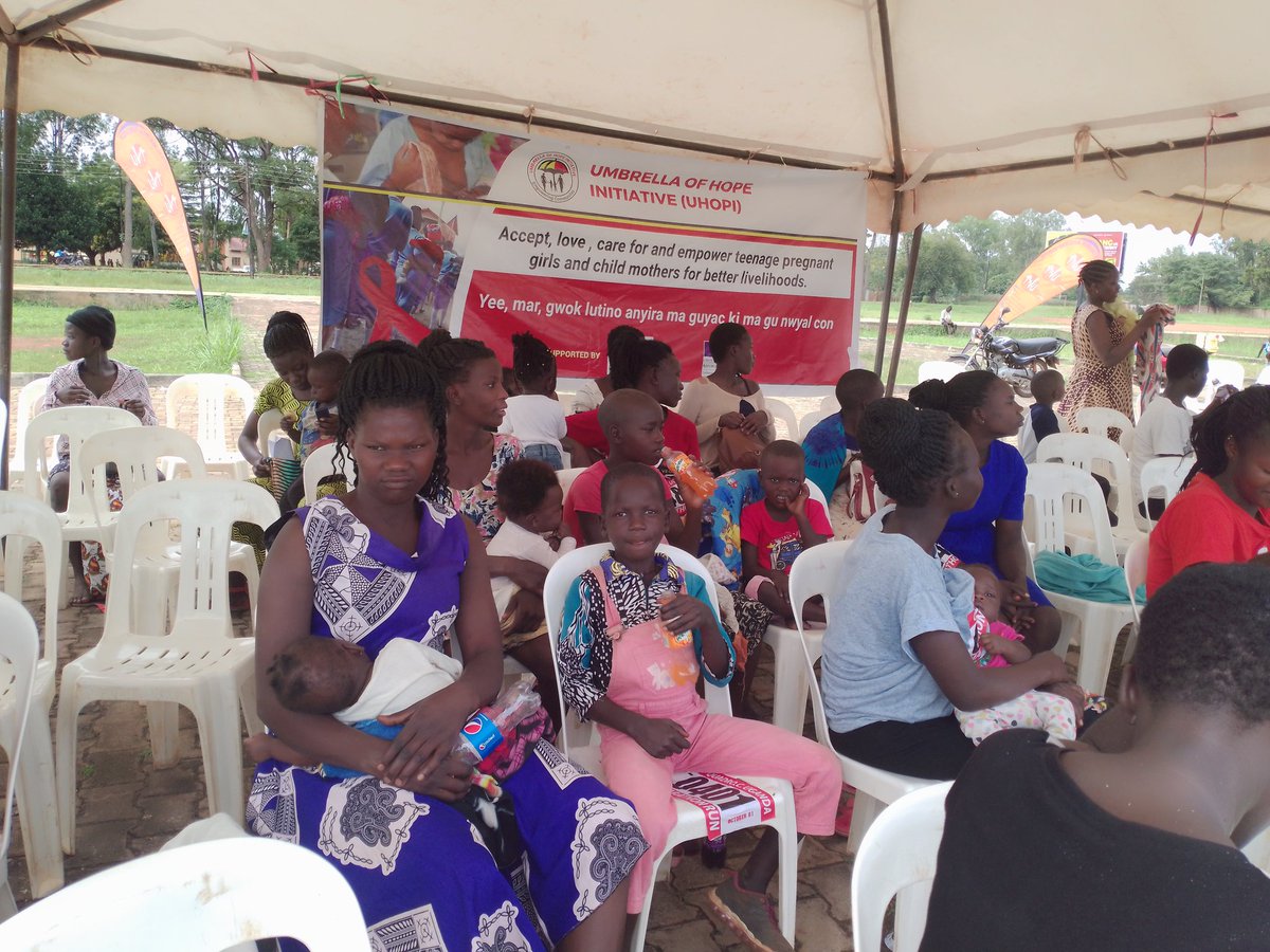 Winners of the teenage pregnancy run aimed at ending teenage pregnancies &amp; early child marriages being congratulated. It's a holistic cause that requires us to take shared concern. <a href="/ajunasimonUg/">Simon Ajuna🇺🇬</a> <a href="/UHOPInitiative/">Umbrella of Hope Initiative</a> <a href="/Erickibalama_/">ERIC KIBALAMA</a> <a href="/FrenchEmbassyUg/">France in Uganda 🇫🇷🇺🇬</a> @Sunshineuga #intergenGBVcoalition22